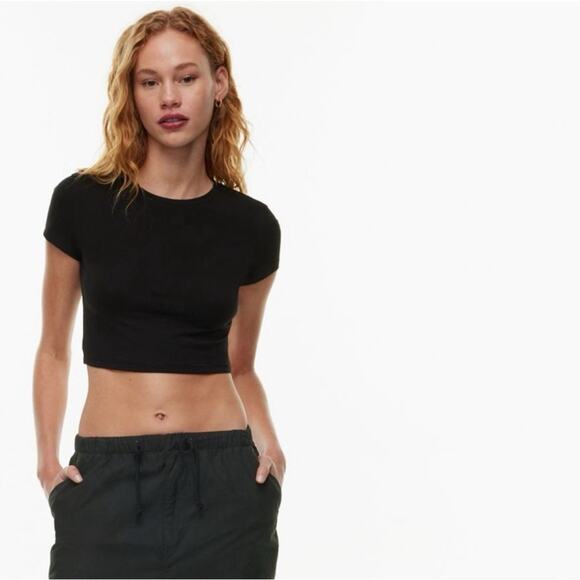 Aritzia TNA Chill Ortiz Cropped T-Shirt Cropped tight crewneck Black Medium - Picture 1 of 6
